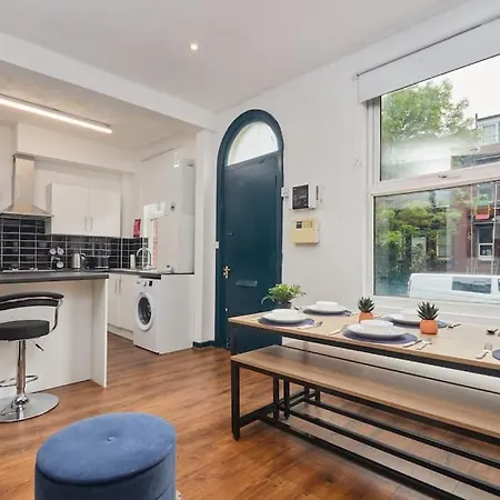 Large House Close To - Ideal For Groups Feriehus *