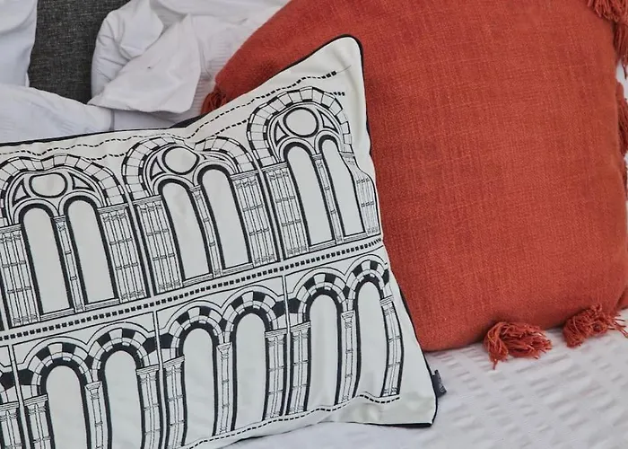 Large House Close To - Ideal For Groups