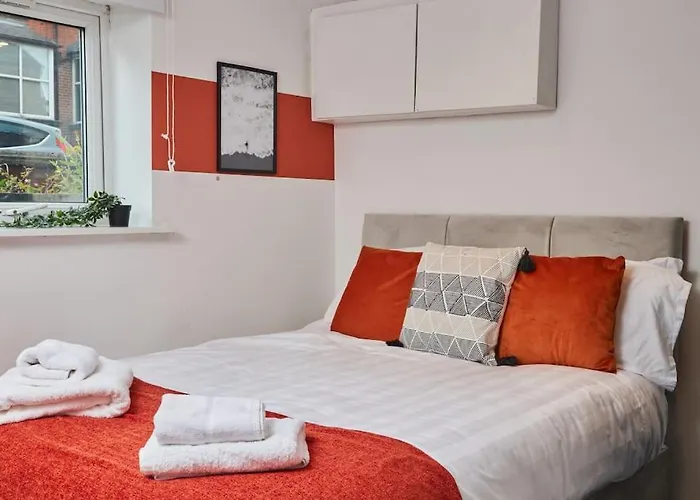 Large House Close To - Ideal For Groups *