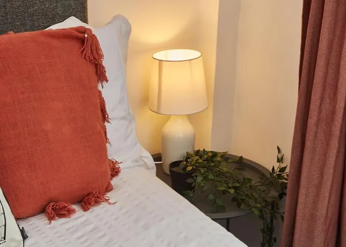 Large House Close To - Ideal For Groups Vakantiehuis