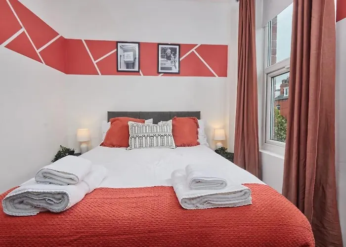 Large House Close To - Ideal For Groups *