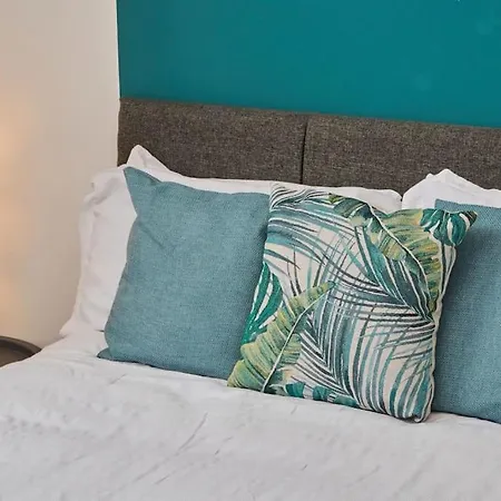 Large House Close To - Ideal For Groups Будинок відпочинку