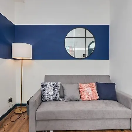 Будинок відпочинку Large House Close To - Ideal For Groups Лідс