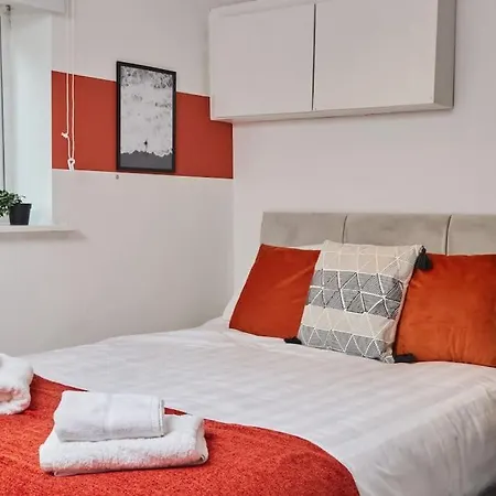 Large House Close To - Ideal For Groups *