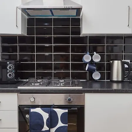 Large House Close To - Ideal For Groups