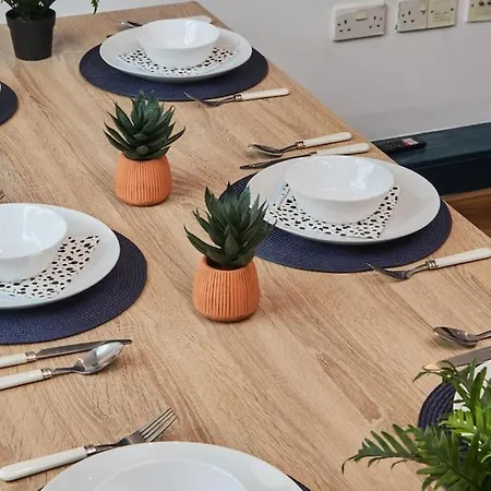 Large House Close To - Ideal For Groups