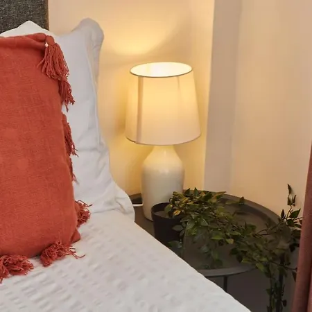 Large House Close To - Ideal For Groups 度假居