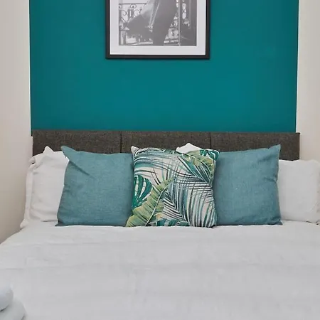 Large House Close To - Ideal For Groups Будинок відпочинку Лідс