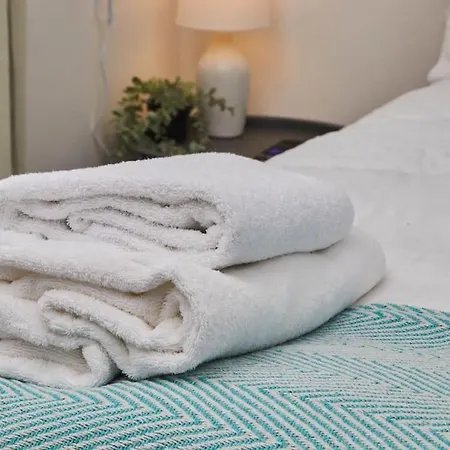 Large House Close To - Ideal For Groups Будинок відпочинку