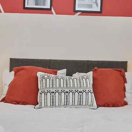 Large House Close To - Ideal For Groups