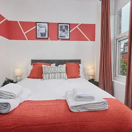 Large House Close To - Ideal For Groups *