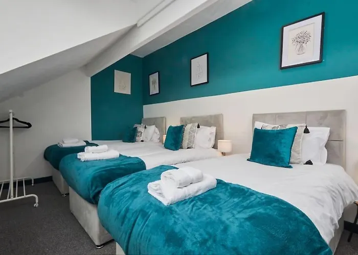 Large House Close To - Ideal For Groups *