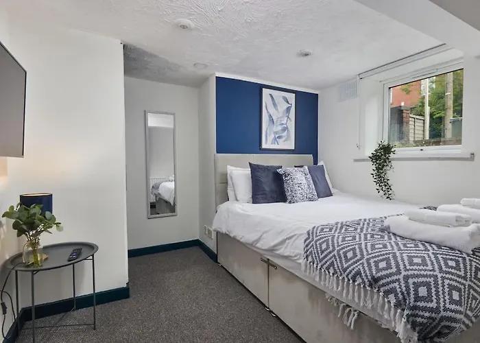 Large House Close To - Ideal For Groups