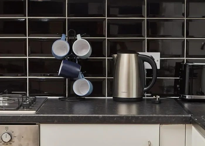 Large House Close To - Ideal For Groups *