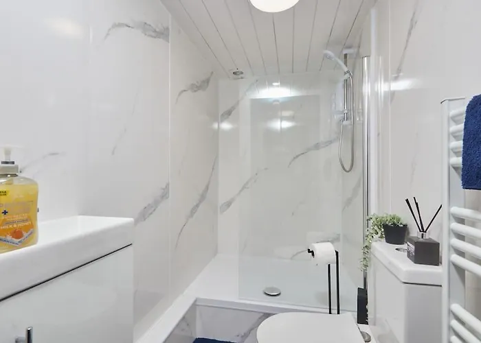 Large House Close To - Ideal For Groups *