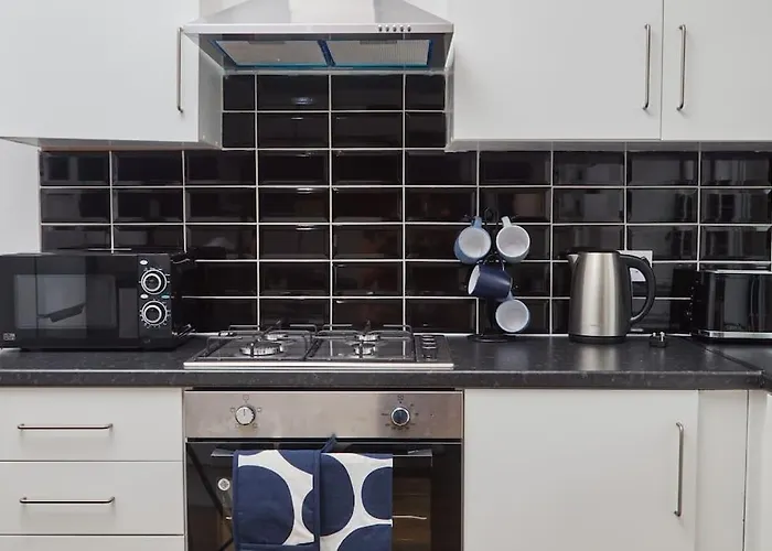 Large House Close To - Ideal For Groups