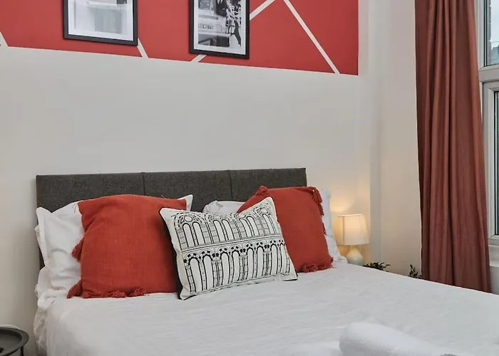 Large House Close To - Ideal For Groups Holiday home Leeds (West Yorkshire)