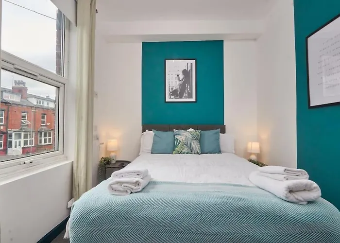 Large House Close To - Ideal For Groups Leeds (West Yorkshire)