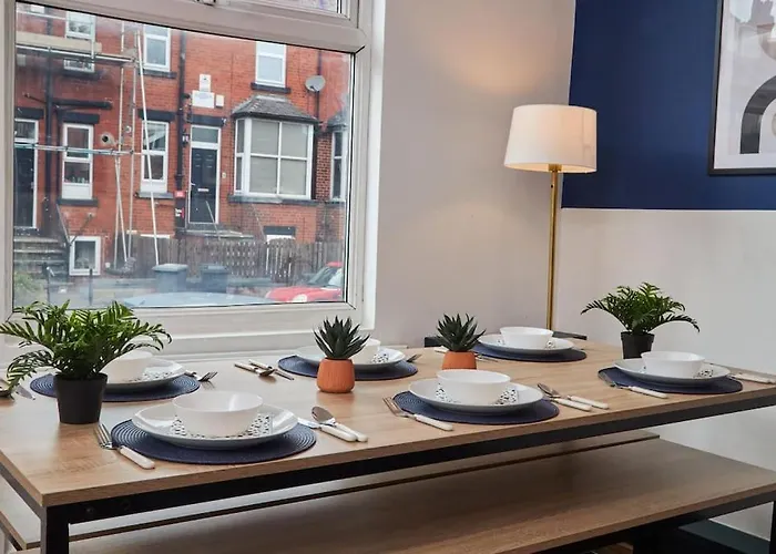 Large House Close To - Ideal For Groups *