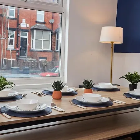 Large House Close To - Ideal For Groups *