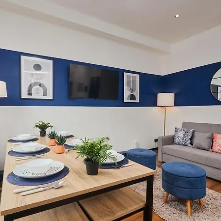 Large House Close To - Ideal For Groups Будинок відпочинку Лідс