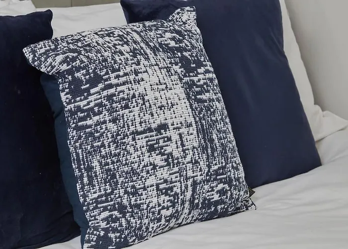 Large House Close To - Ideal For Groups リーズ