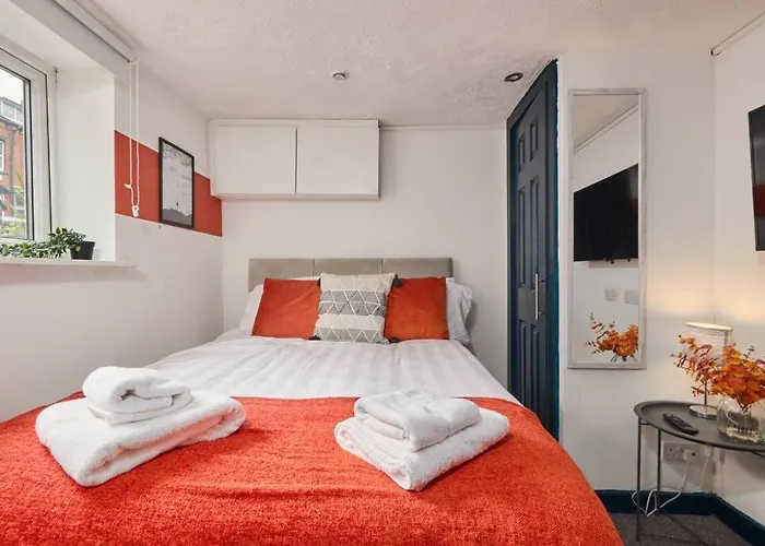 Large House Close To - Ideal For Groups * リーズ