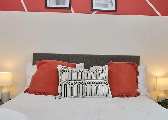 Large House Close To - Ideal For Groups